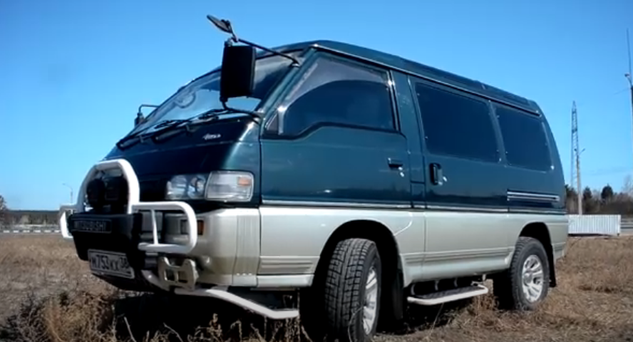 Грузовой минивэн Mitsubishi Delica